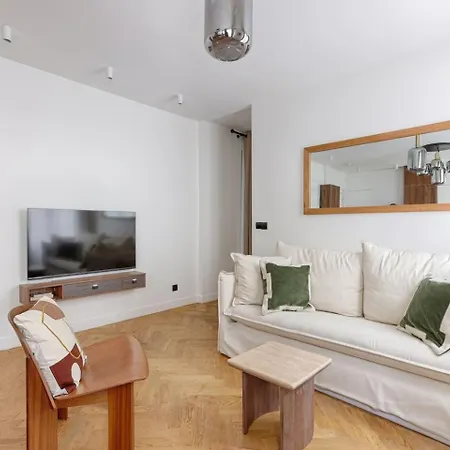 فندق مبيت وإفطار Louvre Rivage Apartments 3*